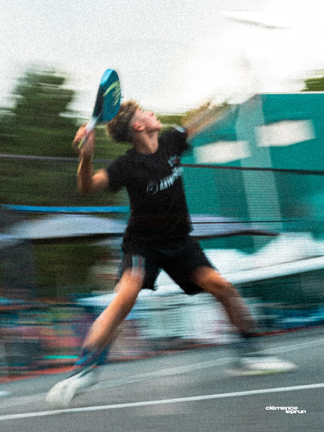 Photographie en flou de mouvement pendant un match de padel